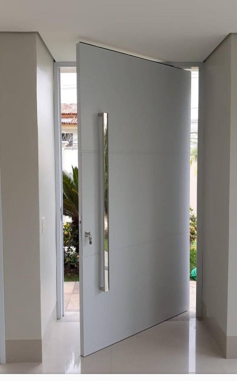 Porte d'entrée composite design installée par Heaven Home à Angré, Abidjan