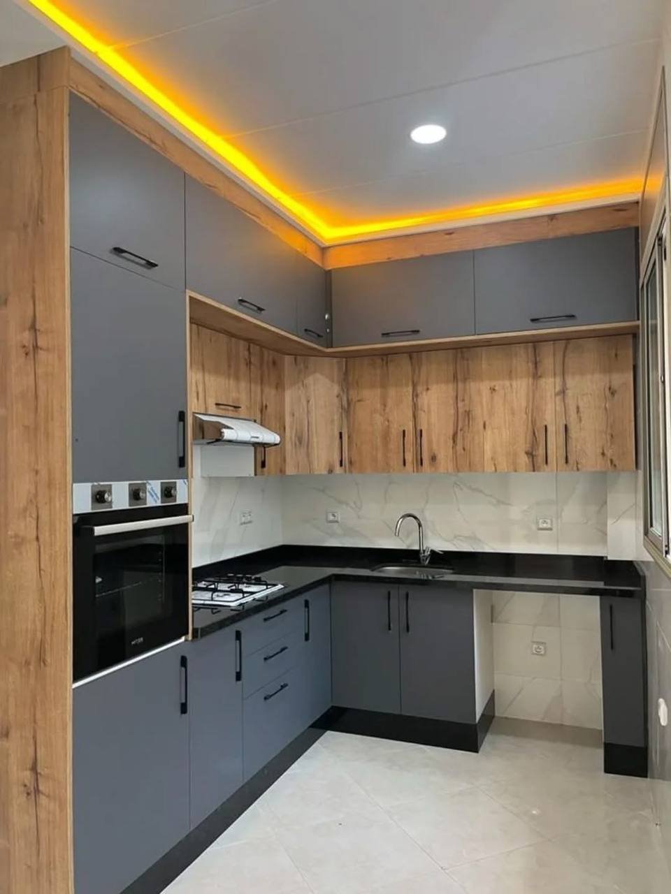 Cuisine équipée complète avec électroménager encastrable à Cocody, Abidjan