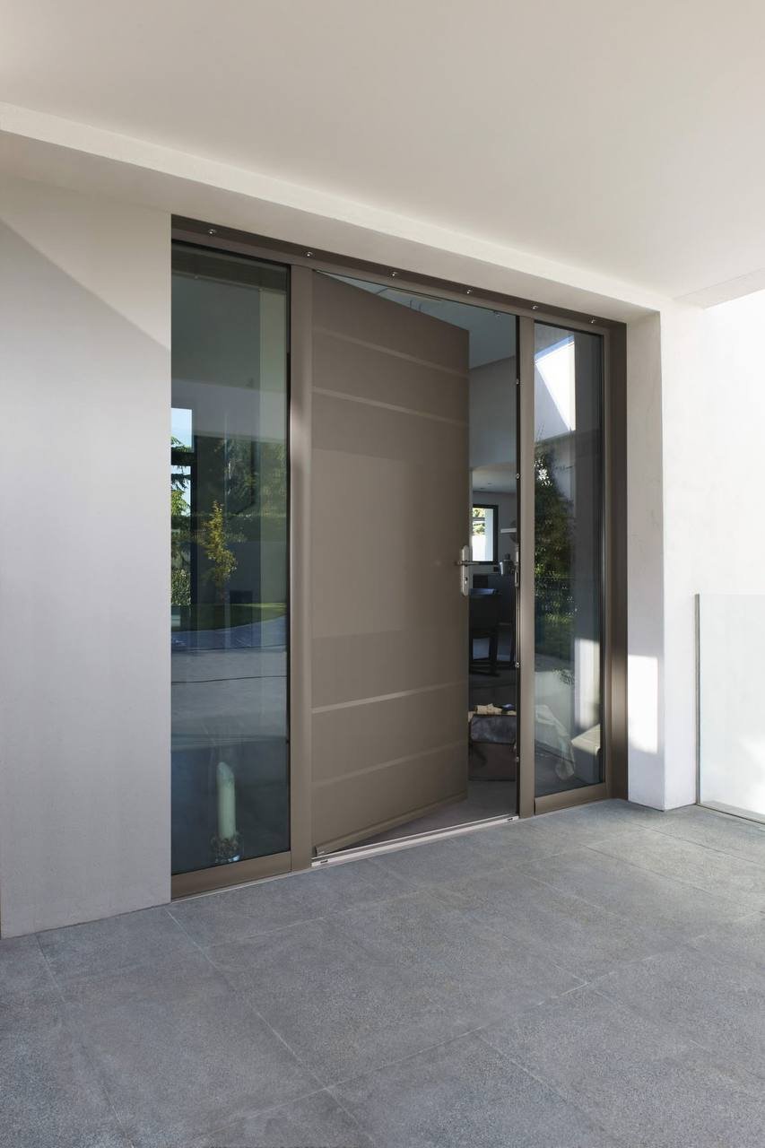 Porte d'entrée composite anthracite avec serrure multipoints à Angré, Abidjan
