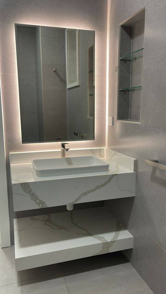 Double vasque suspendue avec meuble sous-vasque posée à Cocody, Abidjan